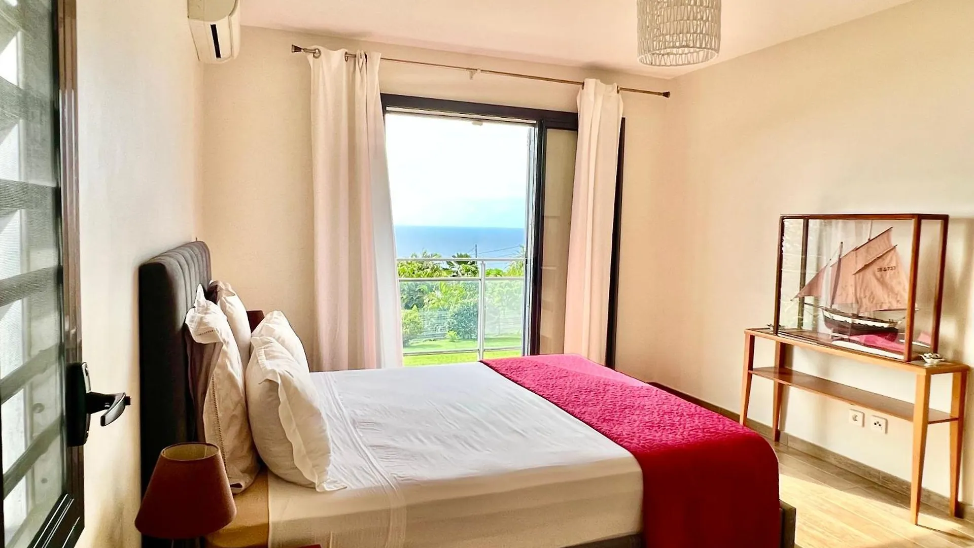 Villa Vaitea, Piscine, Vue Mer, 3 Chambres, Secteur Ferry デエエ グアドループ